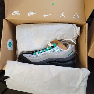 New Wmns nike air max 95 sz: 6.5 in black/stadium green-pearl grey